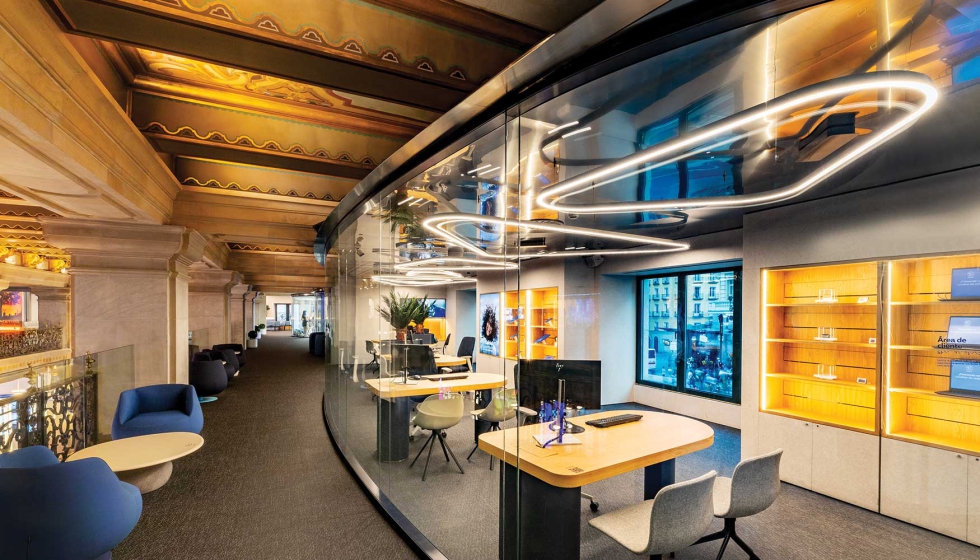 La iluminaci�n se adapta a cada uno de los espacios del edificio. Foto: Jordi Anguera