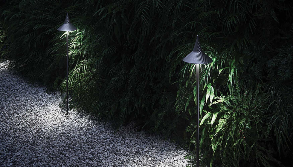 La cabeza de aluminio tan distintiva de Unterlinden se ha rediseado para ofrecer la mxima luminosidad en espacios outdoor...