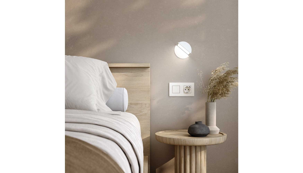 Simon 270 ofrece nuevas funcionalidades como interruptor regulable iO y enchufe cargador USB tipo C