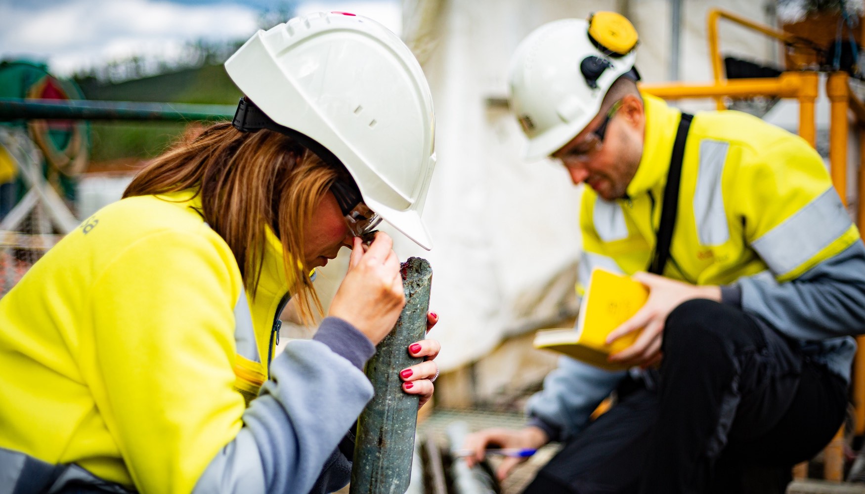 El compromiso de inversin de Sandfire en investigacin y exploracin en estos cuatro derechos mineros se estima que supere los 5 millones de euros...