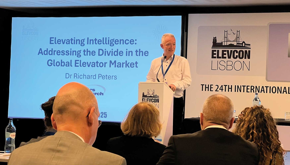 La keynote inaugural corri a cargo del reconocido investigador britnico Richard Peters...