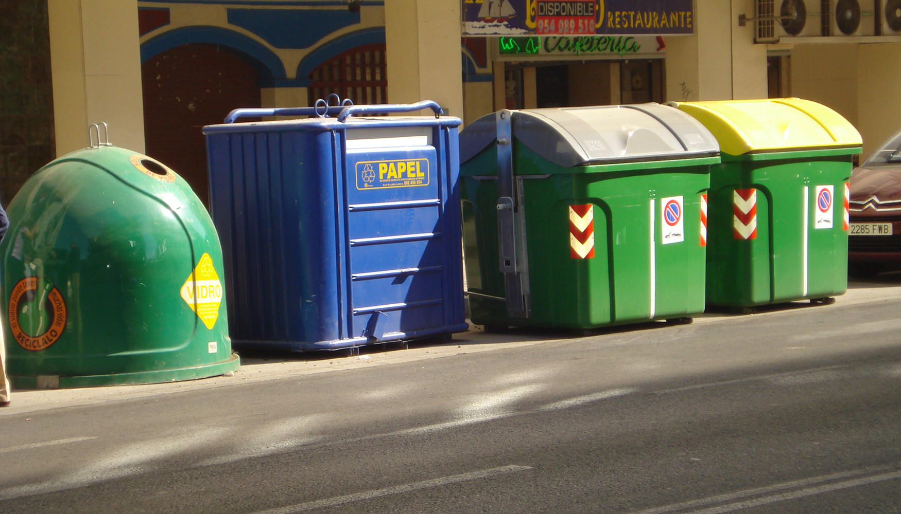  En Sevilla hay 20.773 contenedores repartidos en 3.477 ubicaciones, adems de 16.367 papeleras. Foto: Frobles