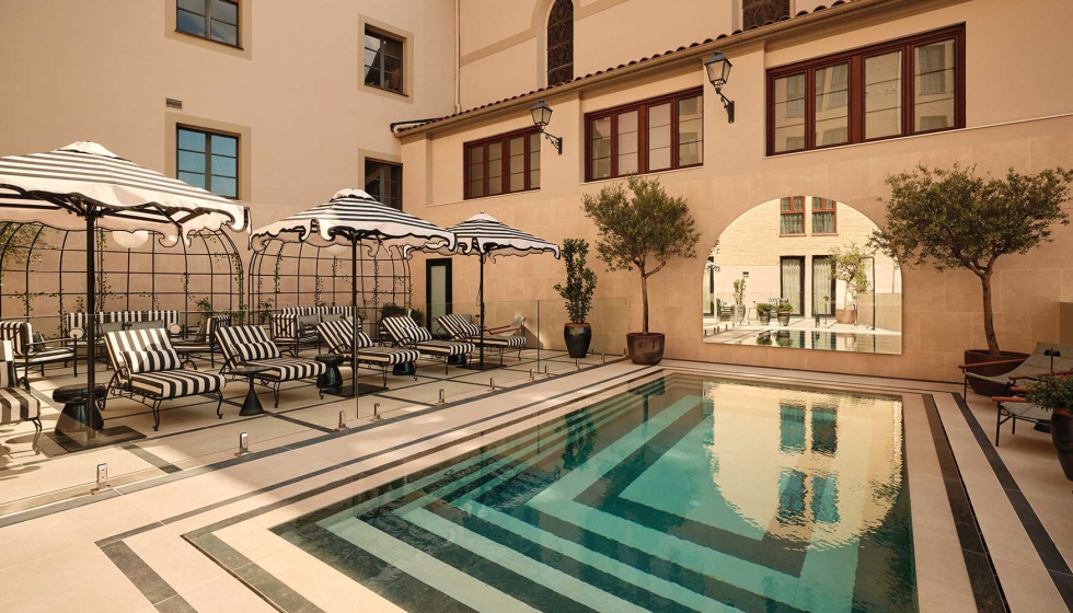 El uso de los tonos en blanco y negro dotan a este espacio de bienestar de una atm�sfera de sofisticaci�n. Foto: Jos� Salto...