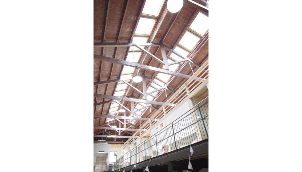 Las luminarias Tunable White de Lamp se adaptan a las necesidades terap�uticas de cada espacio e integra un sistema de control intuitivo para ajustar...