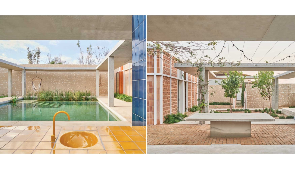 A la izquierda, el segundo patio que reinterpreta un implovium romano; y a la derecha el tercer patio que acoge un huerto. Fotos: Jose Hevia...