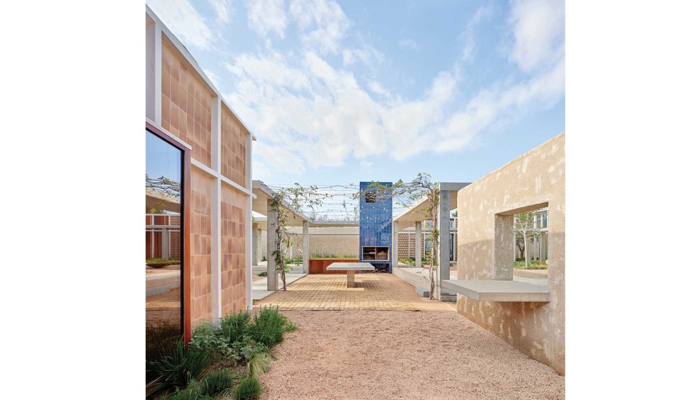 La integraci�n de materiales locales es otro de los elementos que caracterizan a esta casa. Foto: Jose Hevia