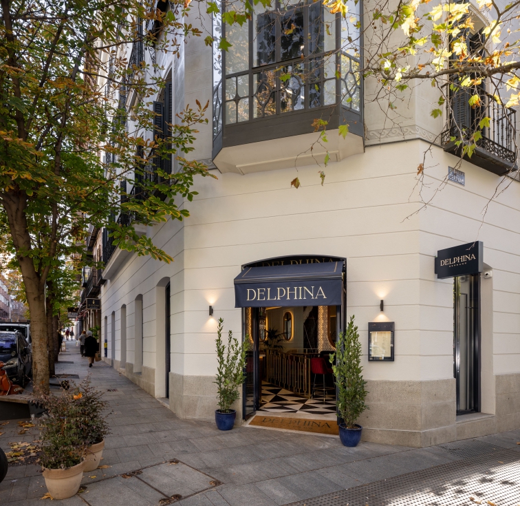 Fachada de Delphina que evoca la tradicin arquitectnica del barrio de Salamanca