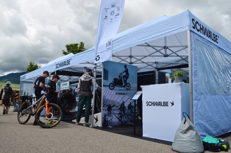 Imagen del stand de Schwalbe en la feria Velo Vert, en junio