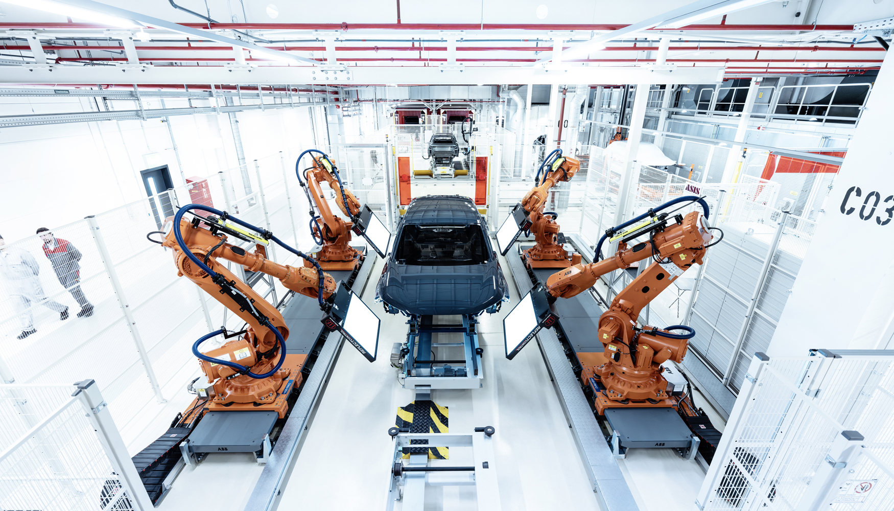 En el taller de pintura de Ingolstadt, las cmaras comprueban la carrocera para detectar inclusiones de polvo...