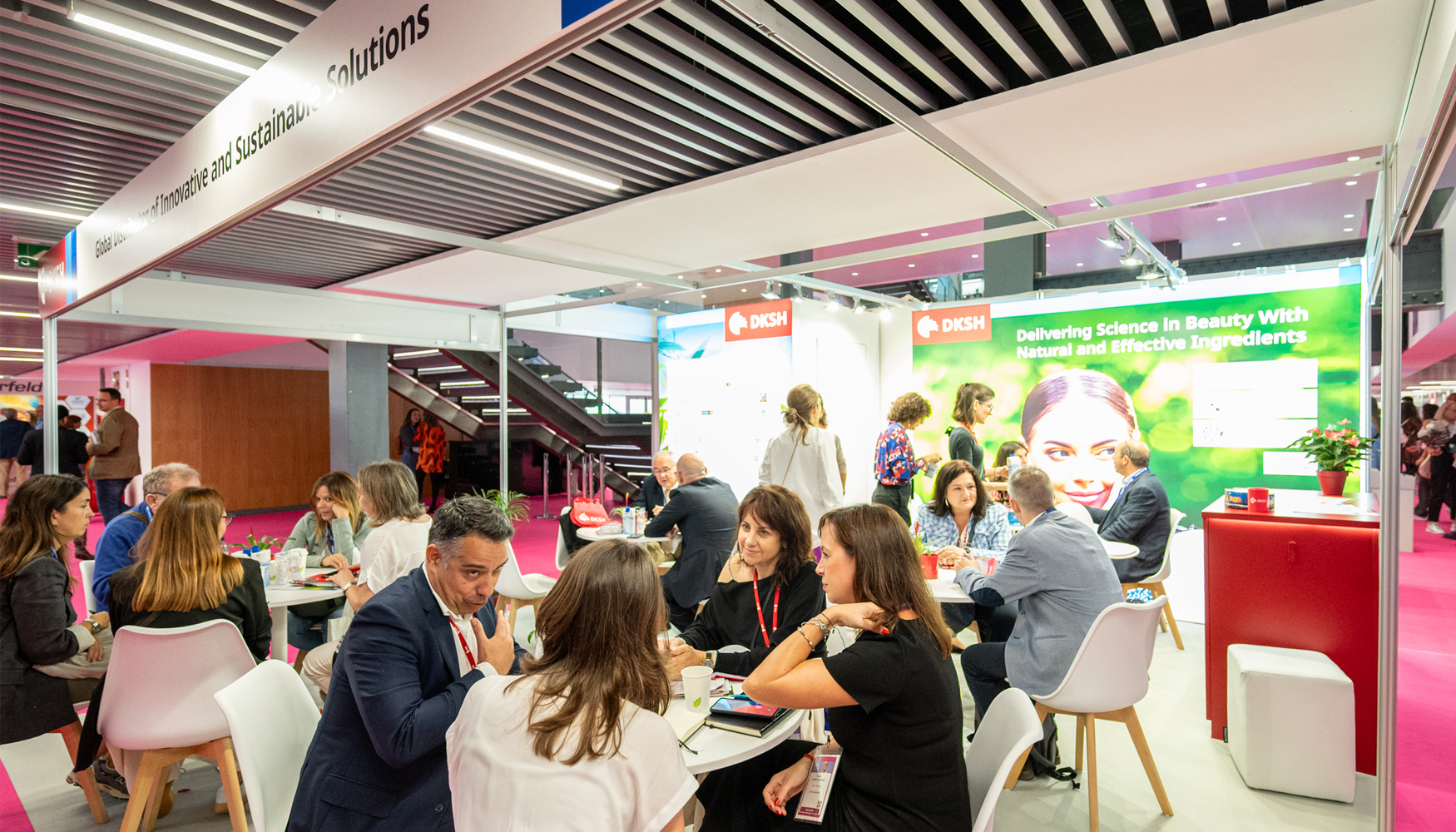 Nria Sisto destaca el papel de Cosmetorium como espacio ideal para compartir innovaciones...