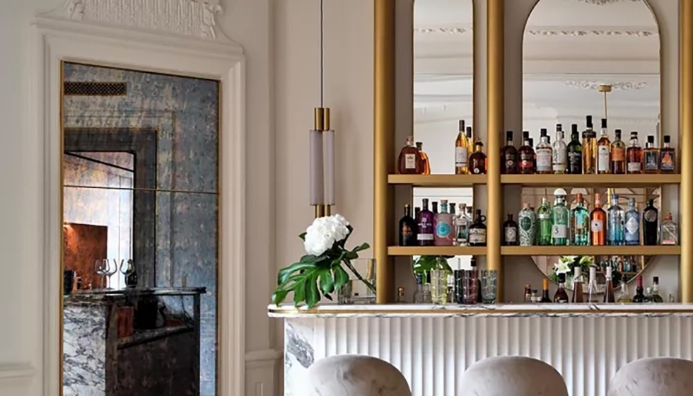 Mirold Morena em vidro num apartamento em Lyon