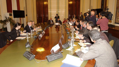 En la imagen, el ministro Miguel Arias Caete junto a los portavoces de las organizaciones agrarias y FEPEX, el pasado 24 de enero...