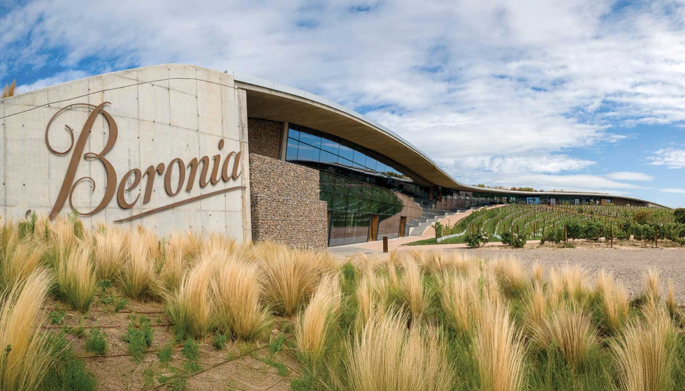 En 2019, Beronia inaugur una bodega diseada bajo criterios de sostenibilidad ambiental y eficiencia energtica
