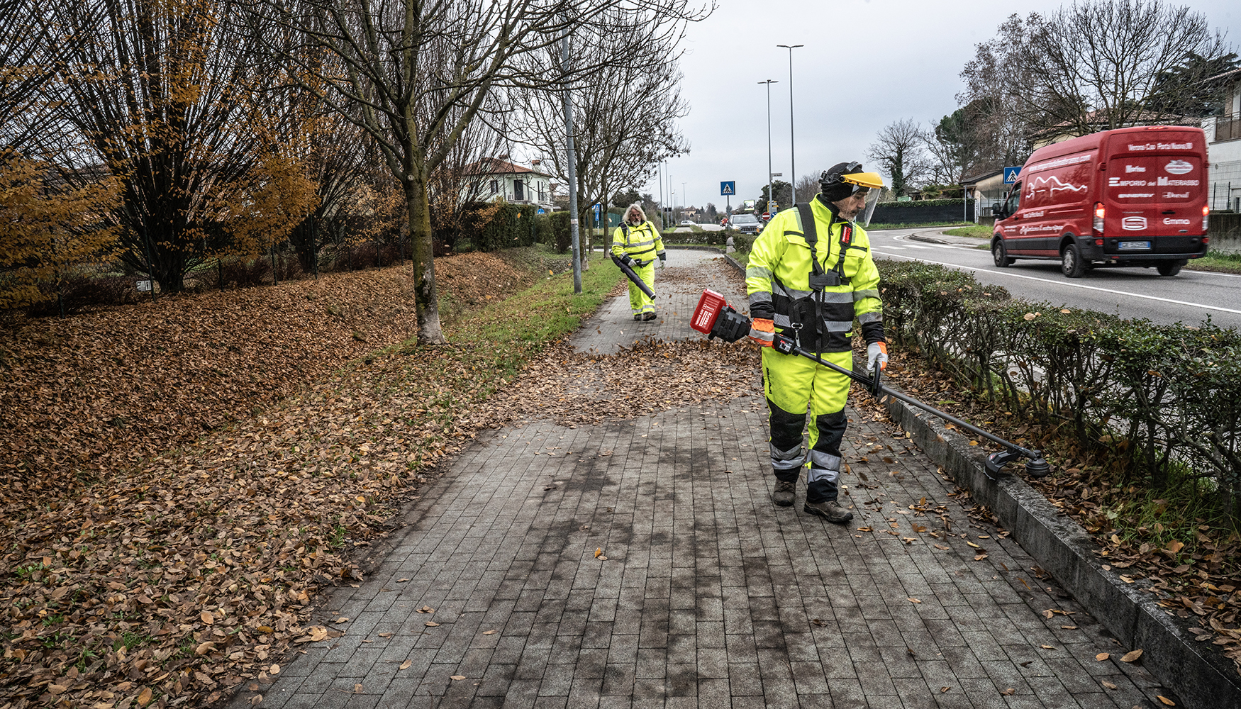 Mientras que en los sistemas tradicionales los periodos de recarga o la falta de combustible pueden suponer paradas en el trabajo...