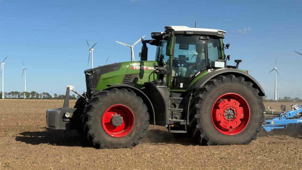 La lnea de accionamiento del nuevo Fendt 1000 Vario consta de una nueva generacin de transmisin VarioDrive de una nica gama y el motor MAN de 6...