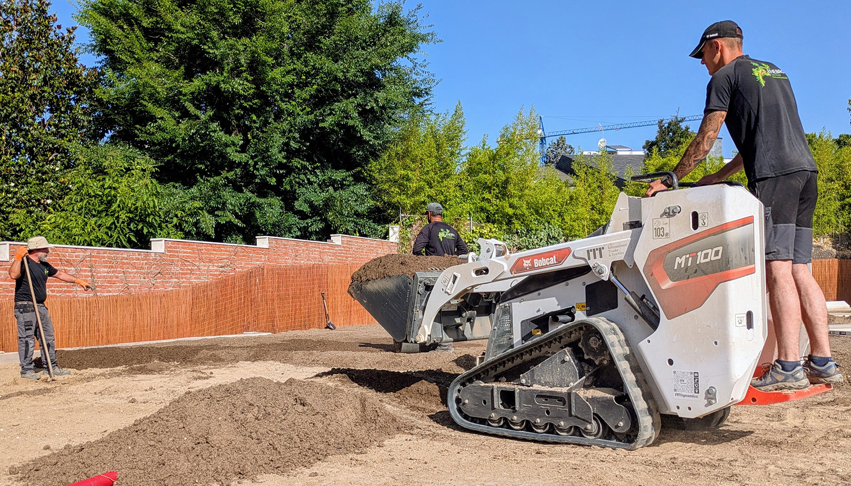 Minicargadora MT100 empleada por Enebro Trabajos Forestales