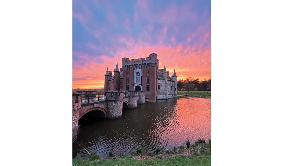 Para RenoWindow, trabajar en un castillo rodeado de un foso supuso un reto t�cnico y una experiencia enriquecedora