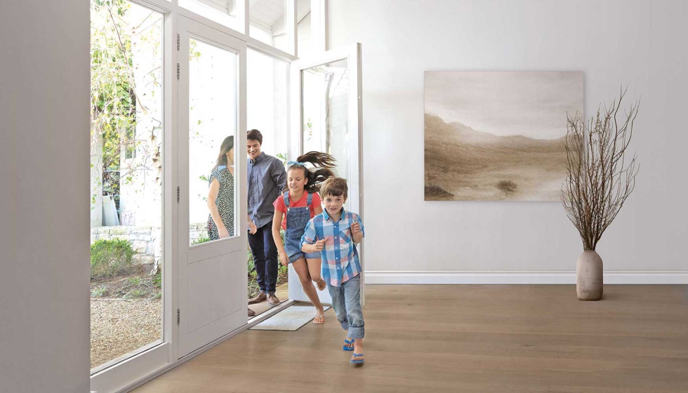 La palanca lateral situada en la cremona con palanca est�ndar permite un accionamiento f�cil de la segunda hoja de apertura...