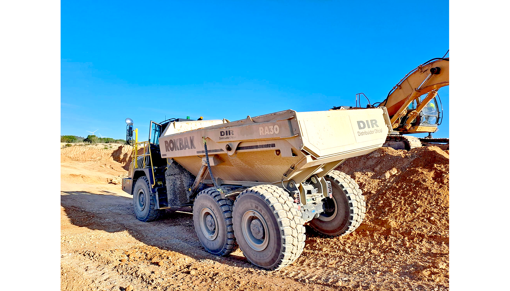 Pruebas sobre el terreno del d�mper Rokbak