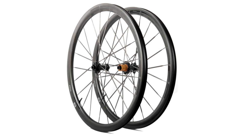Las Orbit 380 debutan en Sea Otter Europe con radios VONOA de carbono y buje NITRO 2 Carbon Centerlock