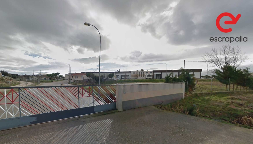 Las instalaciones dedicadas al sacrificio y despiece de ganado porcino cuentan con 6.153 metros cuadrados construidos y una parcela de 44...