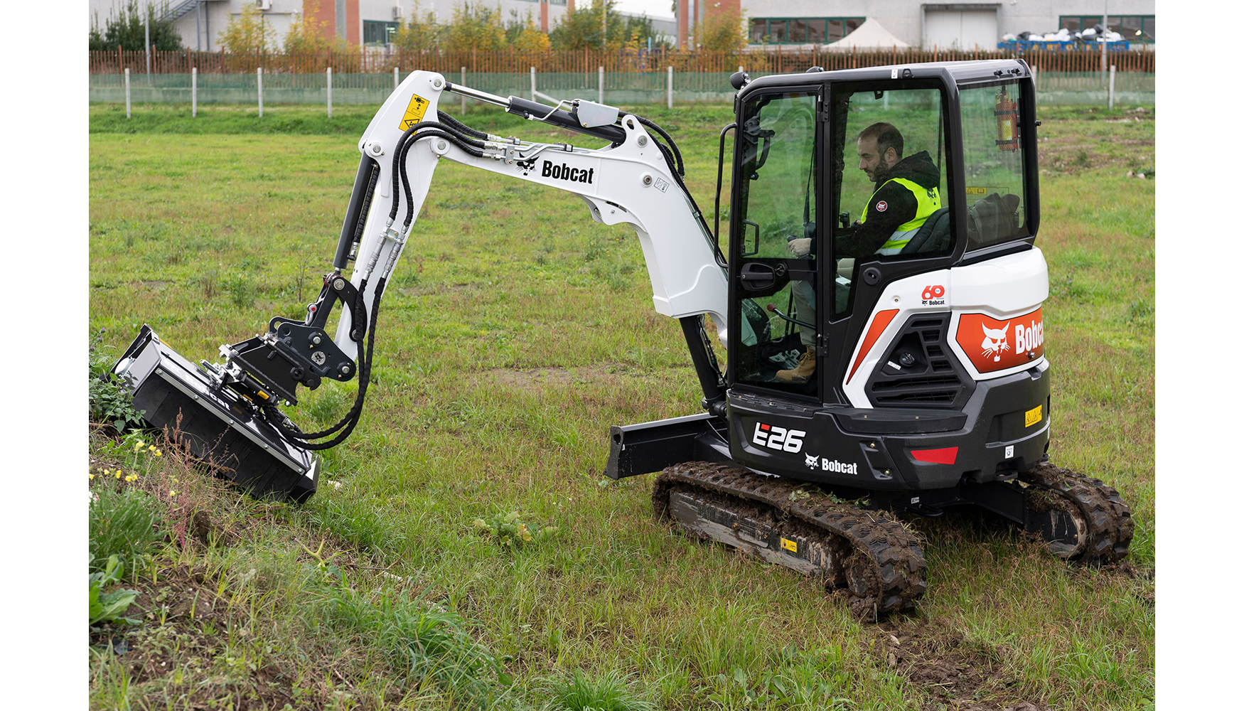 Desbrozadoras autoniveladoras montadas sobre una miniexcavadora