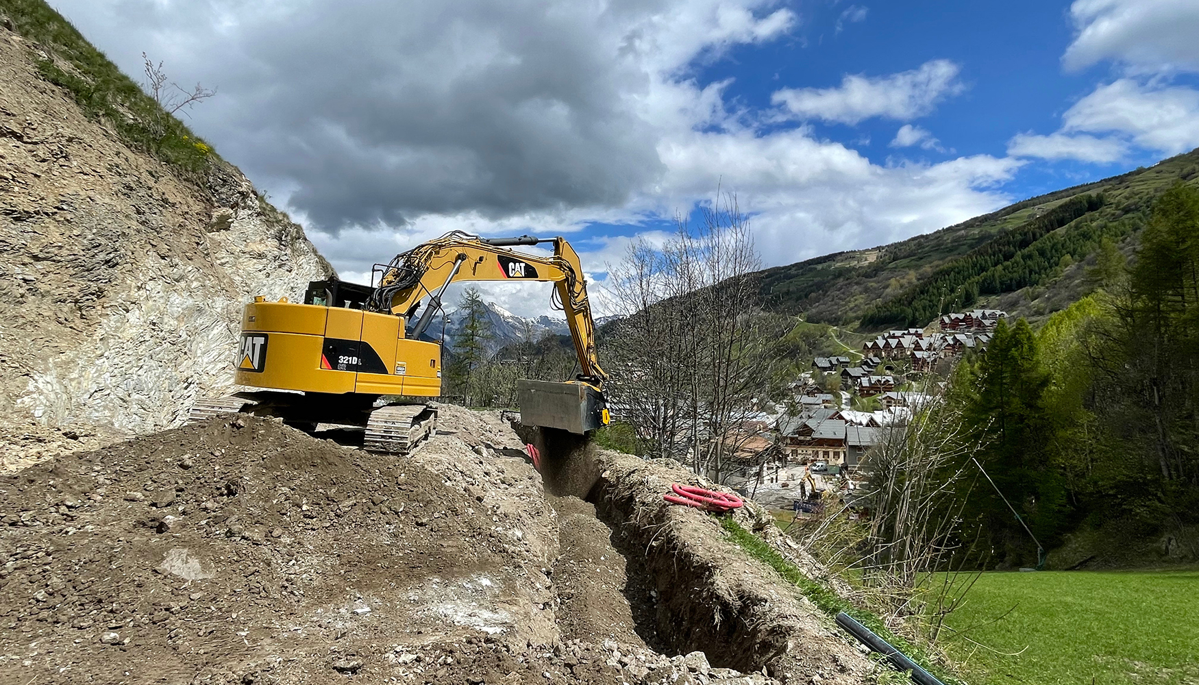 Cuchara seleccionadora MB-HDS320 en una excavadora CAT320