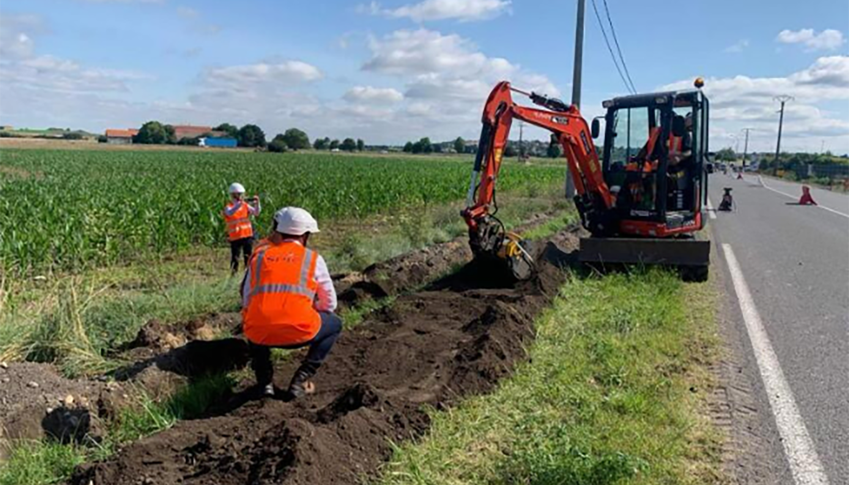 Obras de Enedis Auvergne con cuchara MB