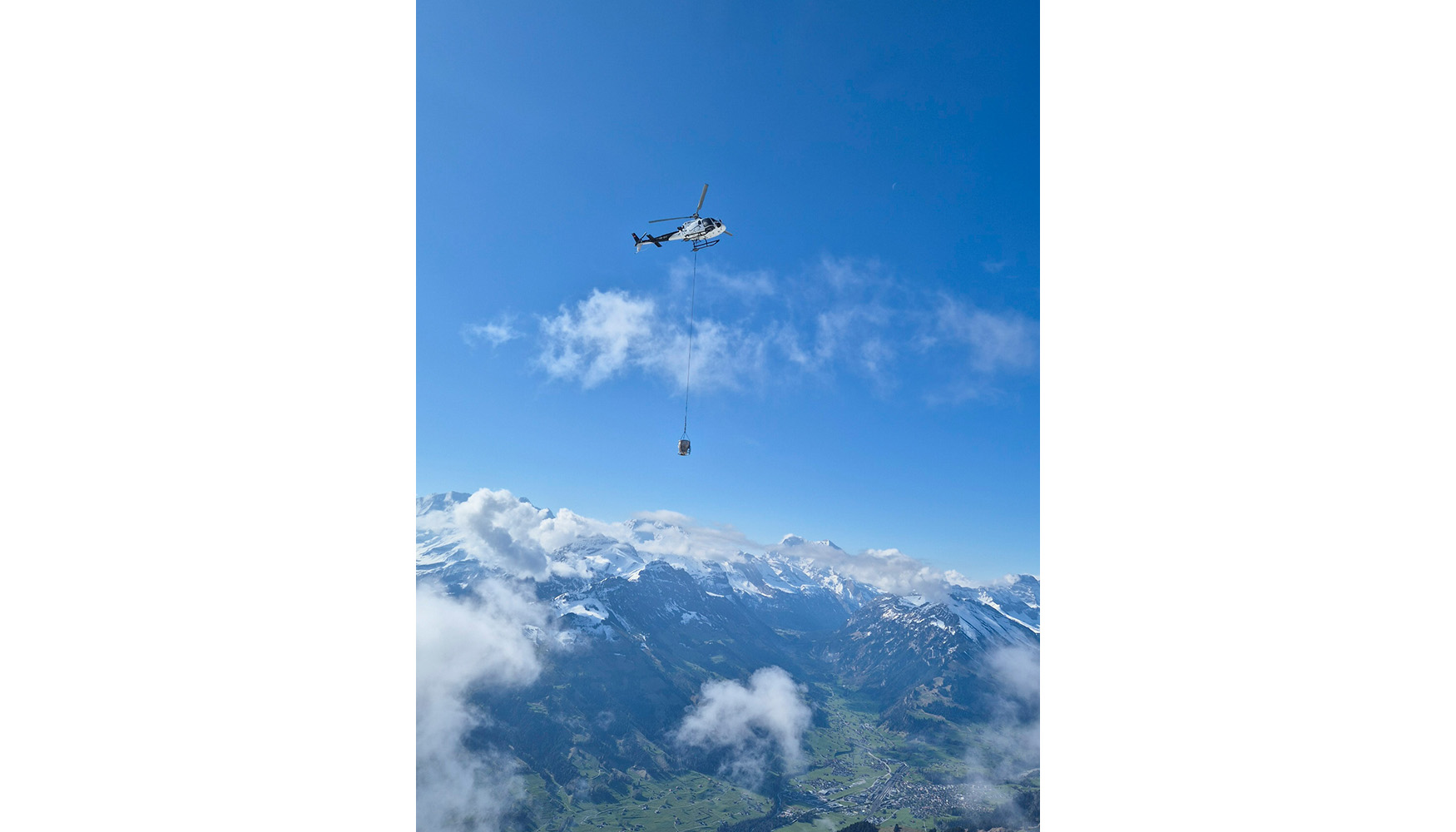 Para suministrar material de forma constante a la MINI 500, un helic�ptero entregaba la mezcla cada cuatro minutos