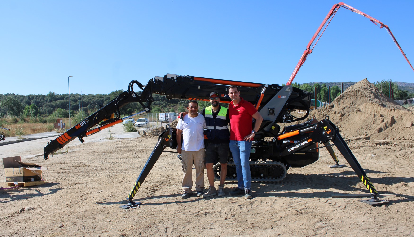 Entrega a Abadaia Construcciones de la mini gra BG Lift M 250