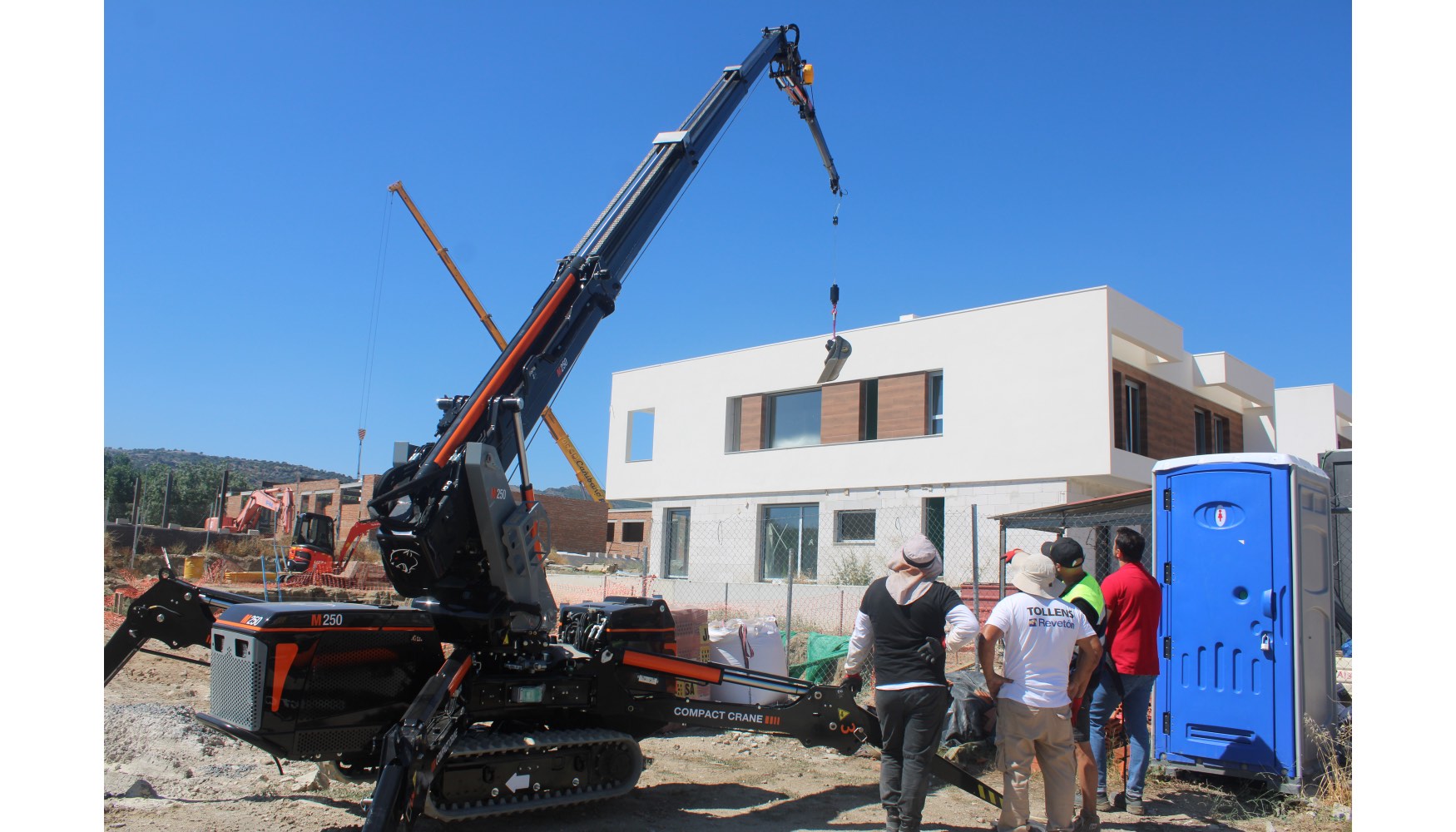 La M250 Hbrida es una mini gra slida, equipada con tecnologas avanzadas, materiales y componentes de primera calidad...