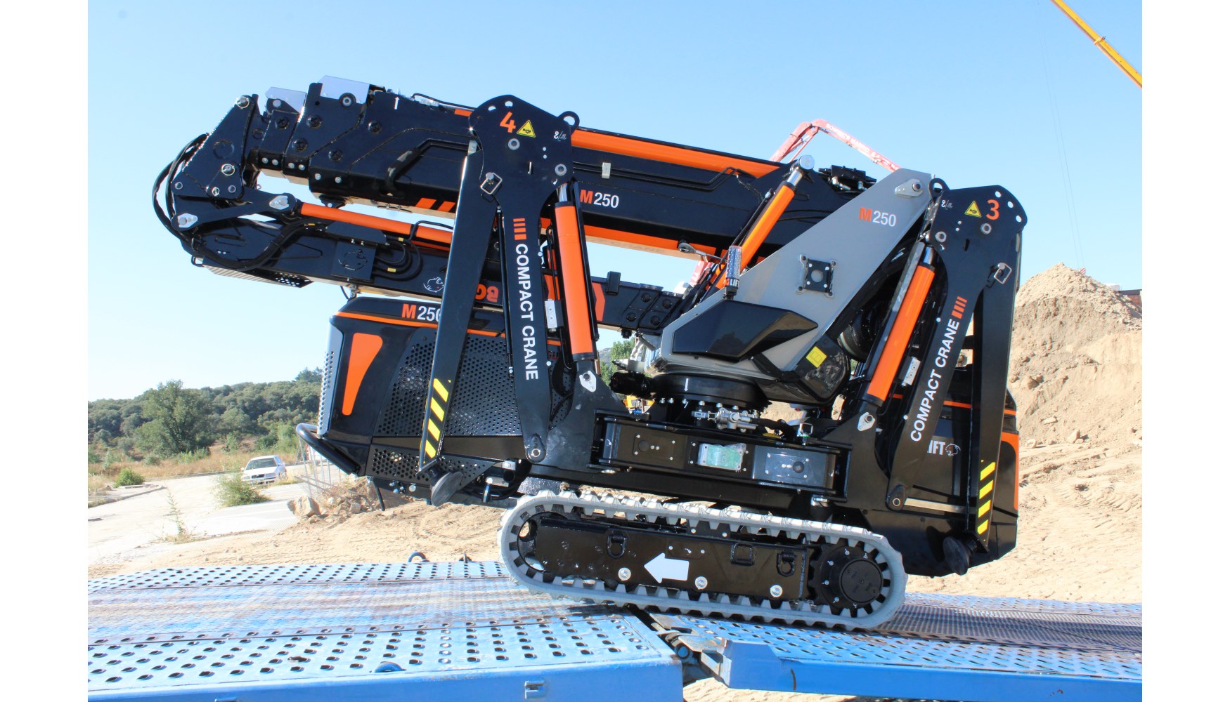 Con un peso de 2.420 kg, es perfecta para poder ser transportada en remolques adecuados