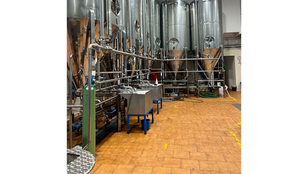 Los depsitos que utilizan son de acero inoxidable