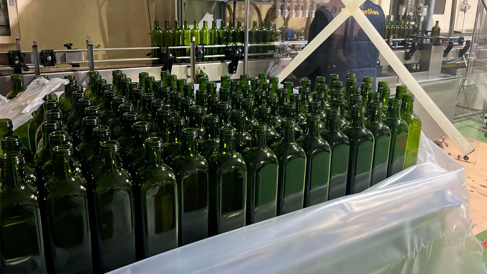 La envasadora se encuentra en la misma almazara