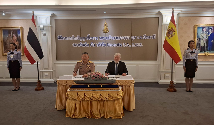 Gonzalo Mateo-Guerrero, director de Operaciones y Negocios de Navantia y Almirante Jirapol Wongwit, comandante jefe de la Marina Tailandesa...
