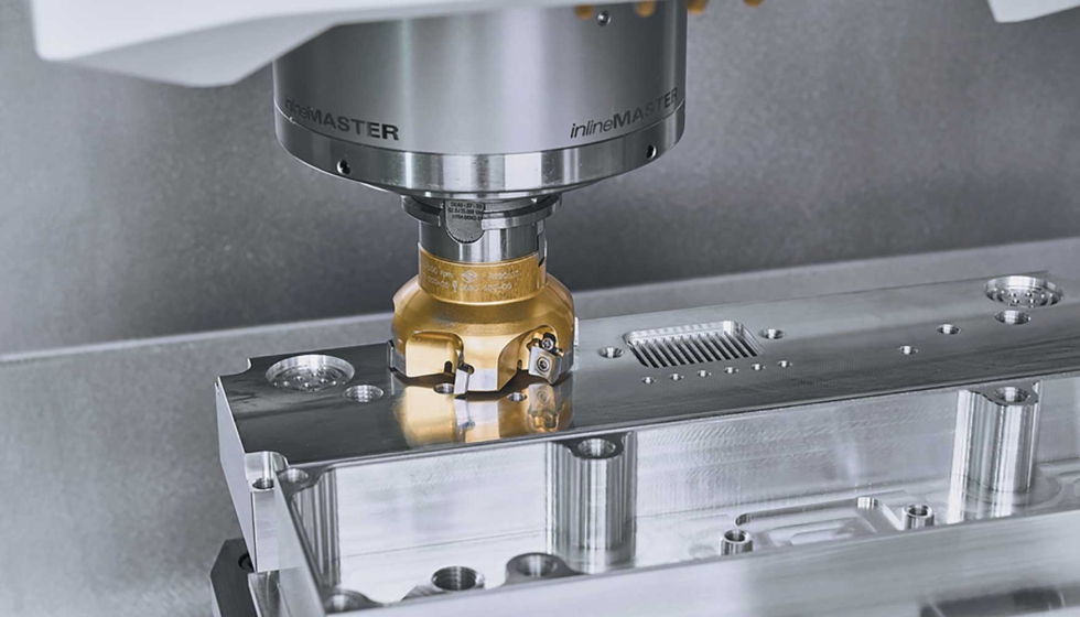 Con su dise�o estable, la DMV 60 permite un mecanizado vertical preciso en 3 ejes