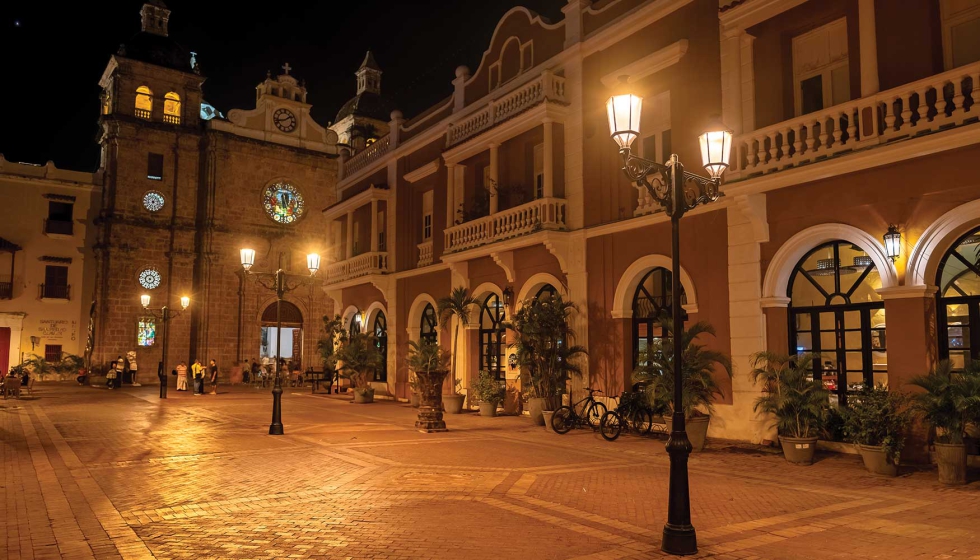 Plaza San Pedro Claver iluminada con luminarias ATP LED 2200 K...