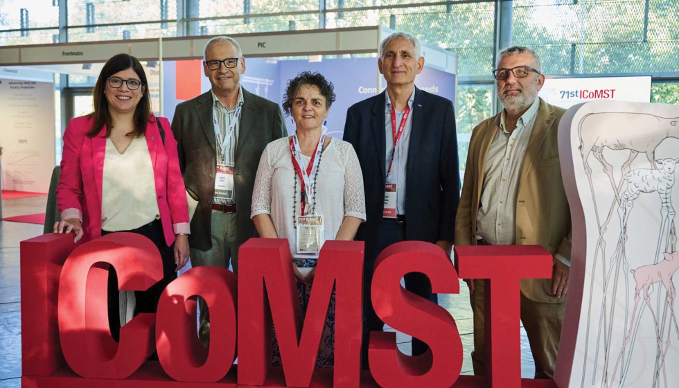 Maria Font, directora del ICoMST 2025, en el centro, junto a Pere Gou, codirector, a su izquierada, y Josep Usall, director del IRTA, a su derecha...