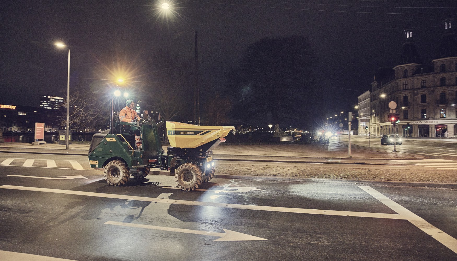 El dumper E3000, 100% elctrico, es el equipo perfecto para trabajar en entornos urbanos