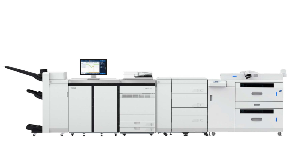 La Imagepress V1000 con la Plockmatic LCT XL puede manipular hojas largas de hasta 1.300 mm de longitud