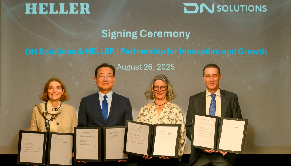 Segundo por la izquierda: Won-jong Kim, director ejecutivo de DN Solutions; de izquierda a derecha...