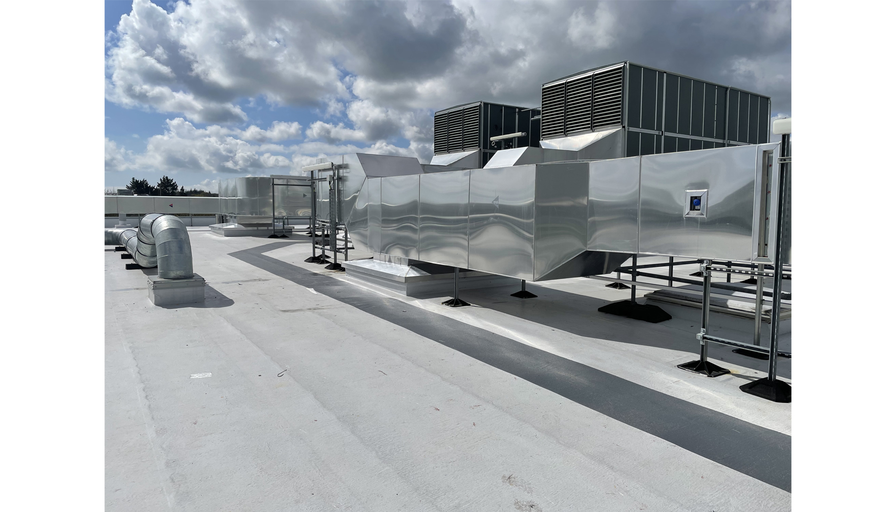 Sika tambin cuenta con innovadoras soluciones para la proteccin de los elementos externos de los edificios, especialmente de sus cubiertas...