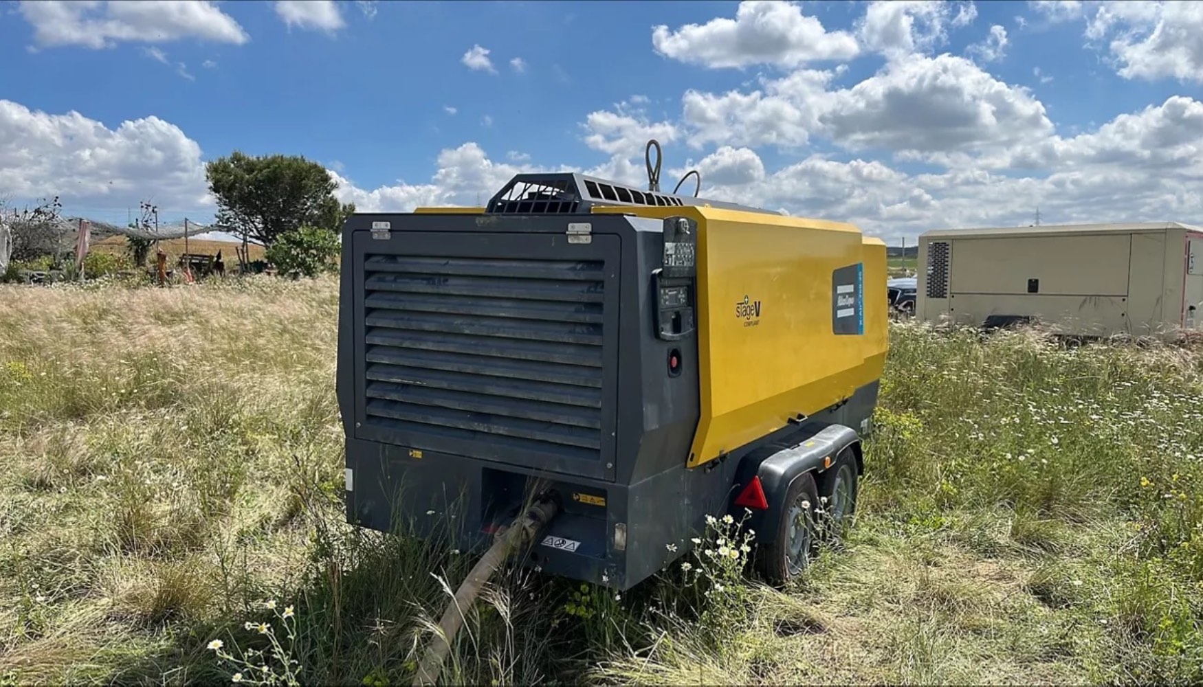 El compresor de aire porttil X-Air+ 750-25 de Atlas Copco destaca en aplicaciones de perforacin de pozos de agua