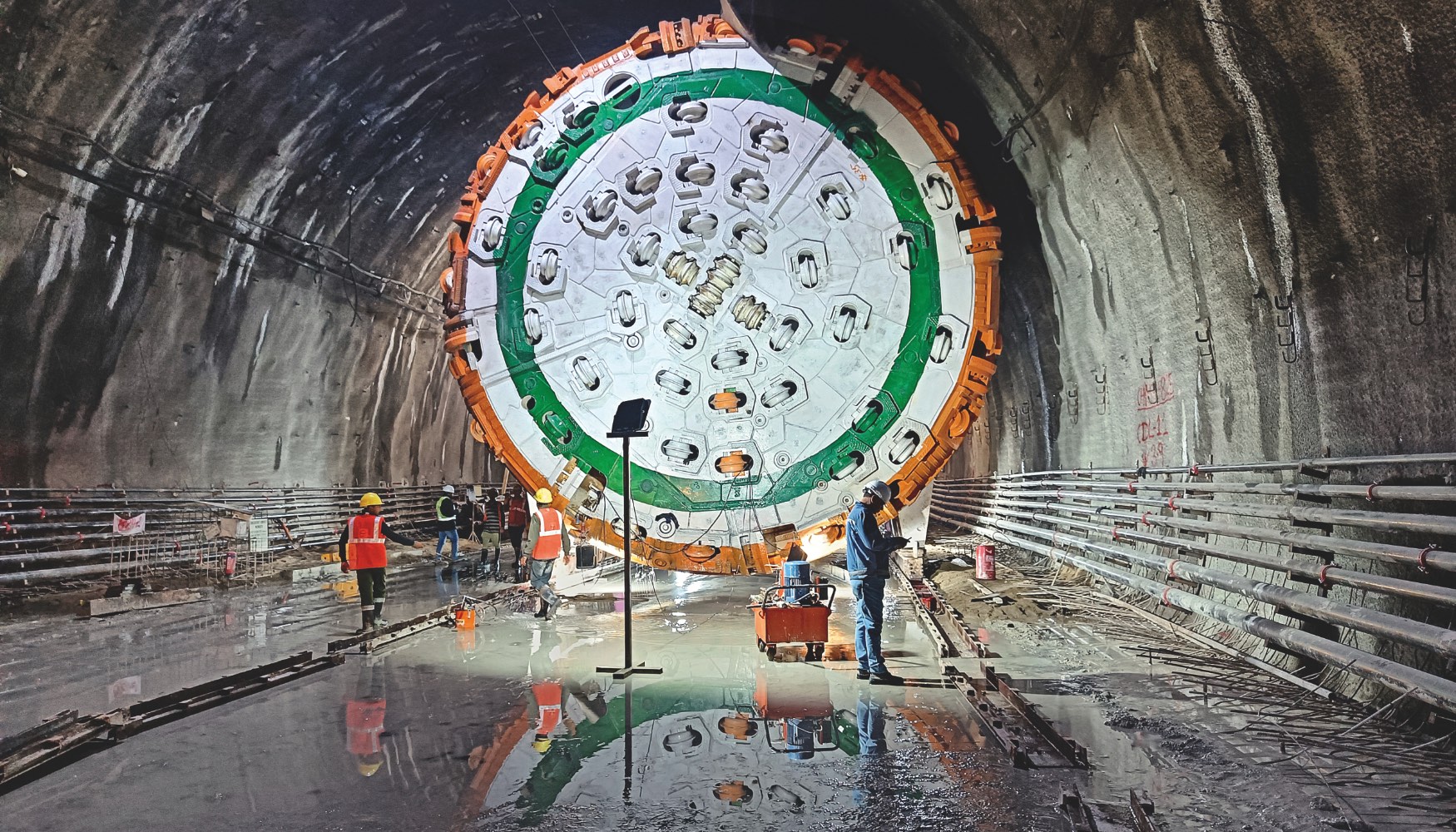  Las tuneladoras de escudo simple son el tipo de m�quina ideal para excavar t�neles en roca y otros suelos estables y no acu�feros...