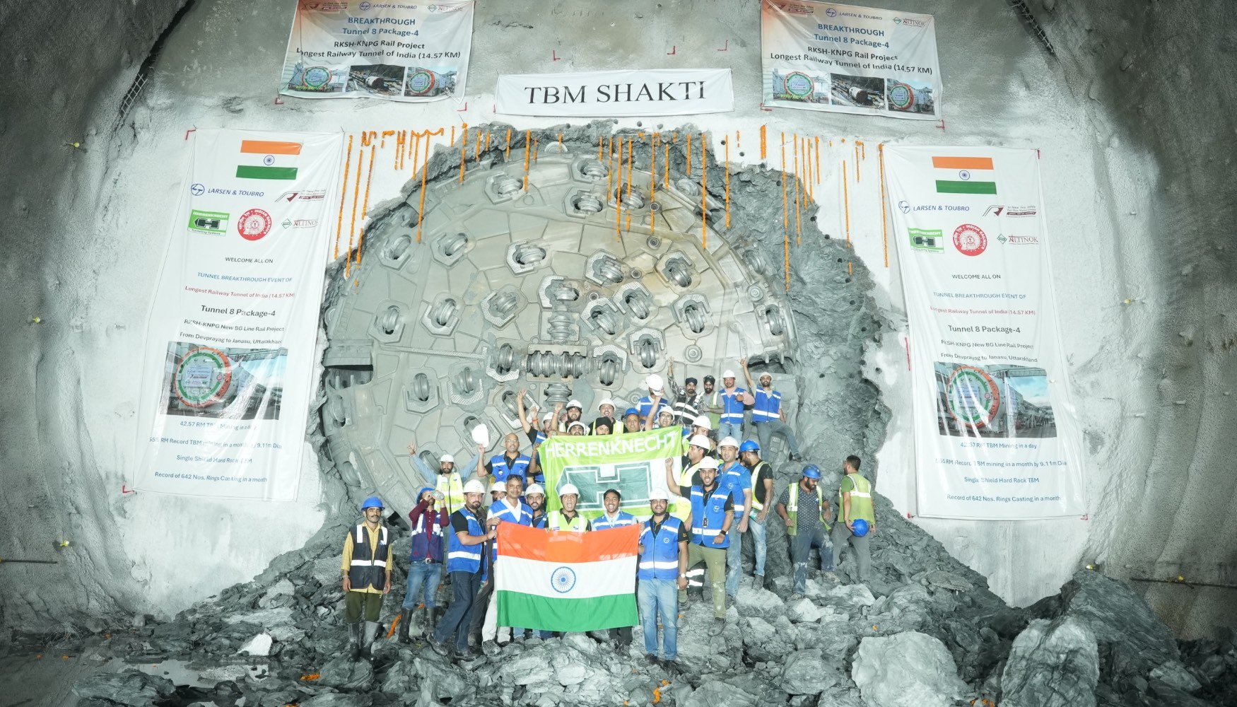 Avance de la primera de las dos tuneladoras Herrenknecht de escudo simple en abril