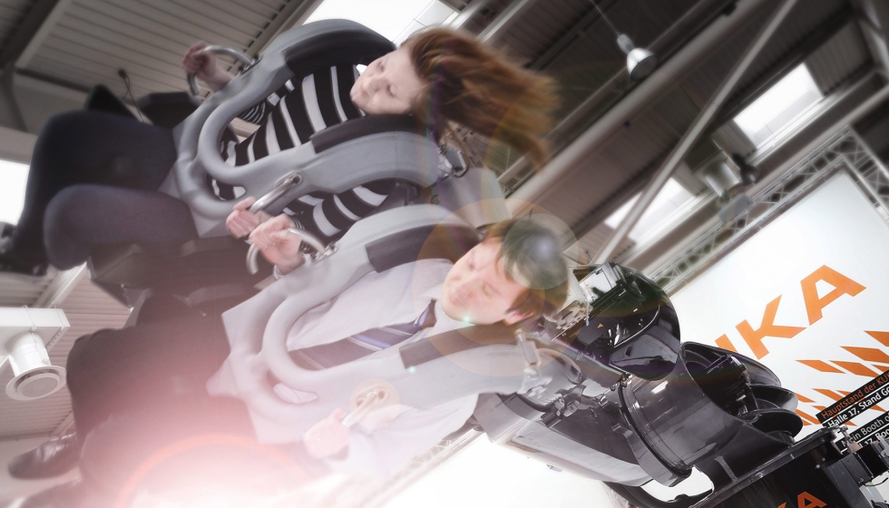 El Robocoaster del expositor Kuka en el pabelln 6, stand F23, es una atraccin especial para todos los jvenes visitantes de la EMO...