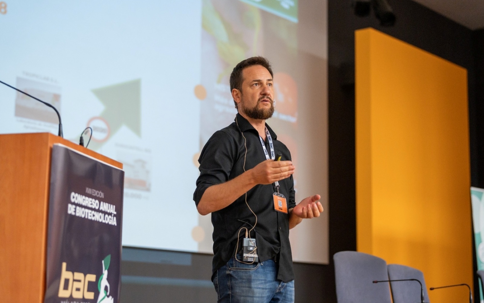 Jos� Ram�n Fern�ndez, director de Innovaci�n del Grupo Empresarial La Ca�a, durante su intervenci�n en el XVIII Congreso Anual de Biotecnolog�a...