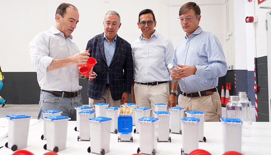 Durante la visita, Carabante, P�ramo y Chac�n �han recorrido las zonas de recepci�n de objetos voluminosos...