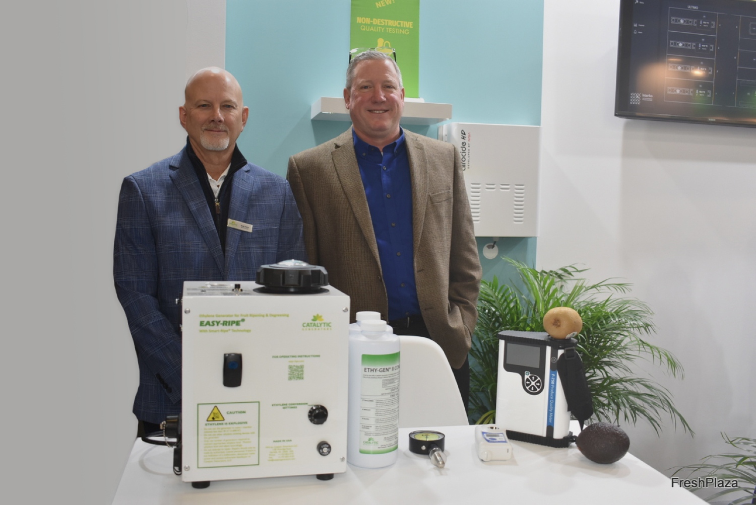 Greg Akins y Steve El presidente y CEO de Catalytic Generators, Greg Akins, y el vicepresidente y COO, Steve Page...