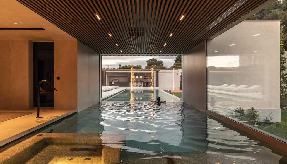 Los sistemas Technal empleados favorecen la entrada de luz natural y el confort interior de sus habitantes...